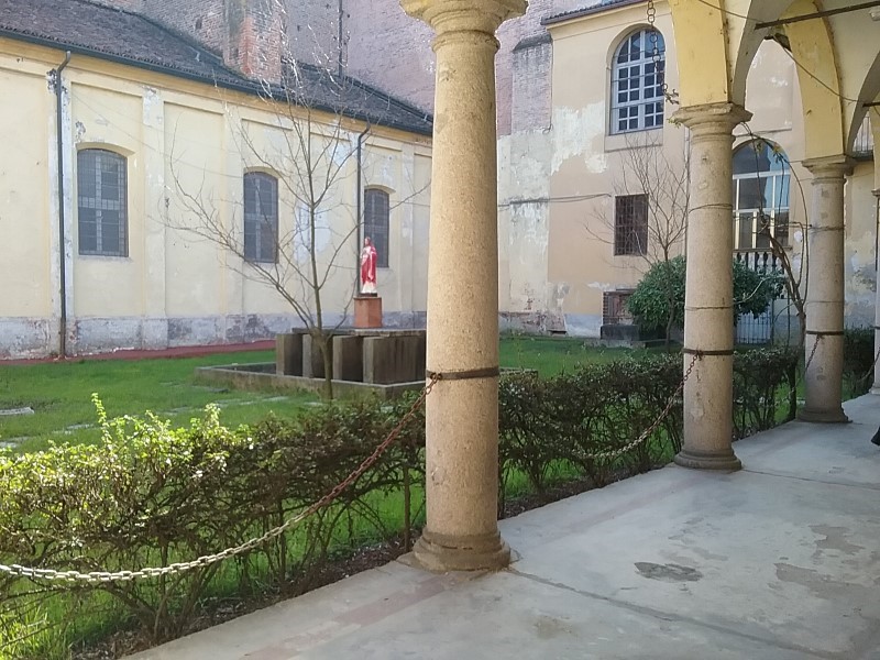 Chiesa San Salvatore - Piccolo Chiostro